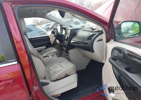 2013 Chrysler Town & Country Touring z USA, uszkodzony, nr VIN 2C4RC1BG7DR559734